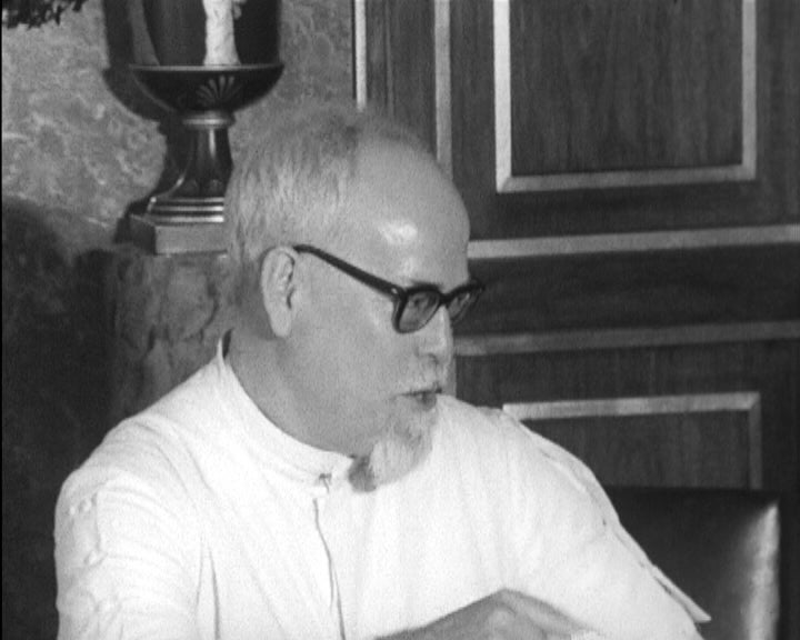 Nuno Bernardes entrevista Padre Manuel Teixeira