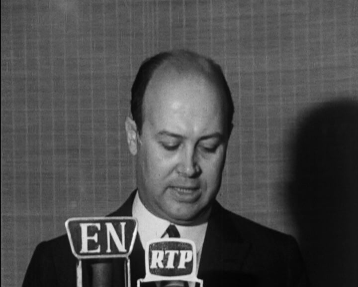 Ministro das Corporações parte para Luanda