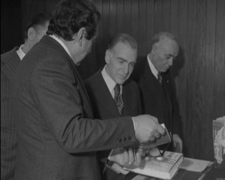 Inauguração de exposição de livros