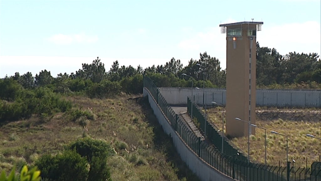 Reclusos tentam fuga da Carregueira