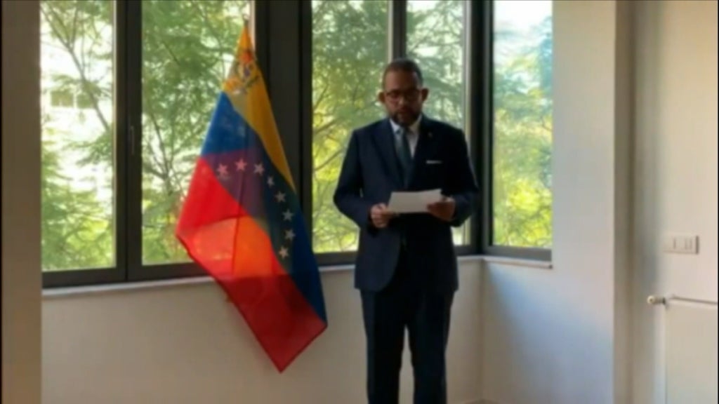 Diplomata afastado do cargo