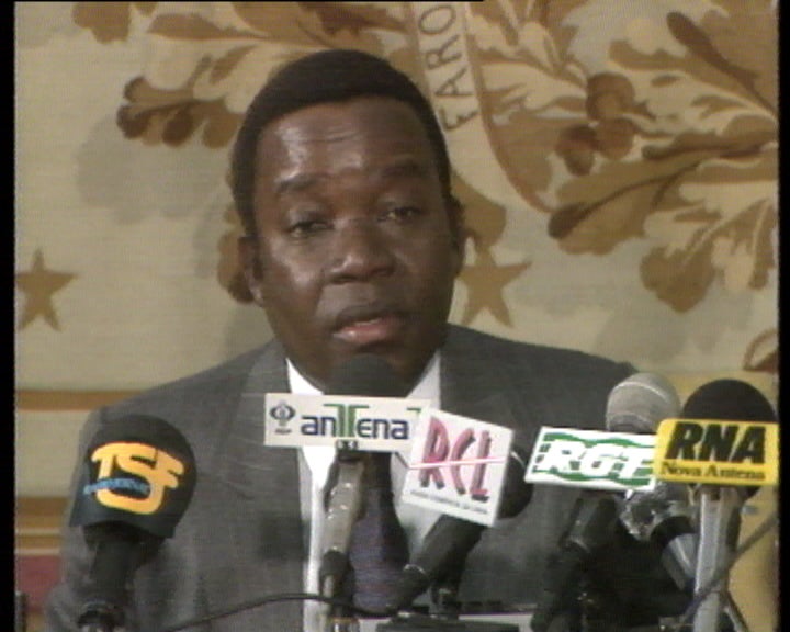 Conferência de imprensa de Van Dúnen “Loy” e Deus Pinheiro