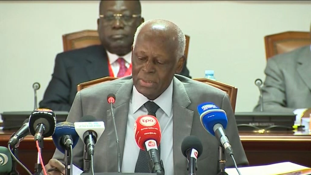 José Eduardo dos Santos vai deixar a política ativa