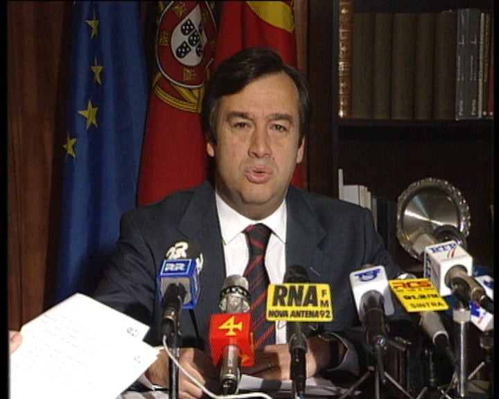 Reações do PS e PSD sobre a situação no SIS