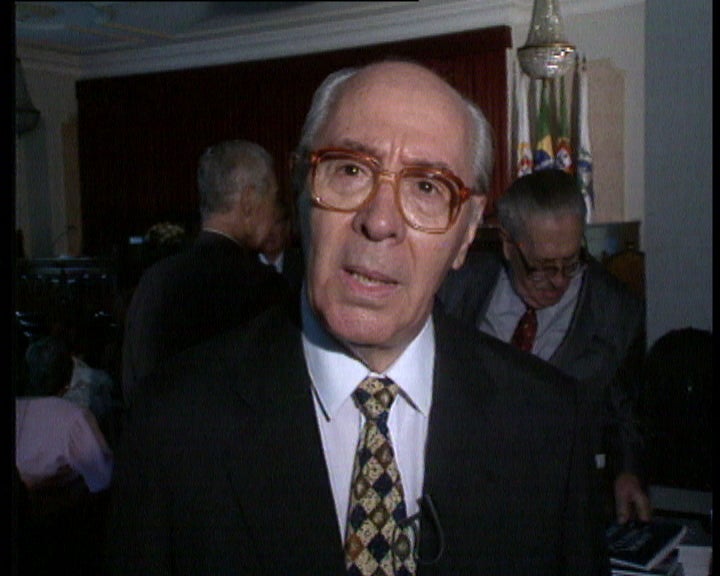 Livro editado no Brasil de Antero Macedo