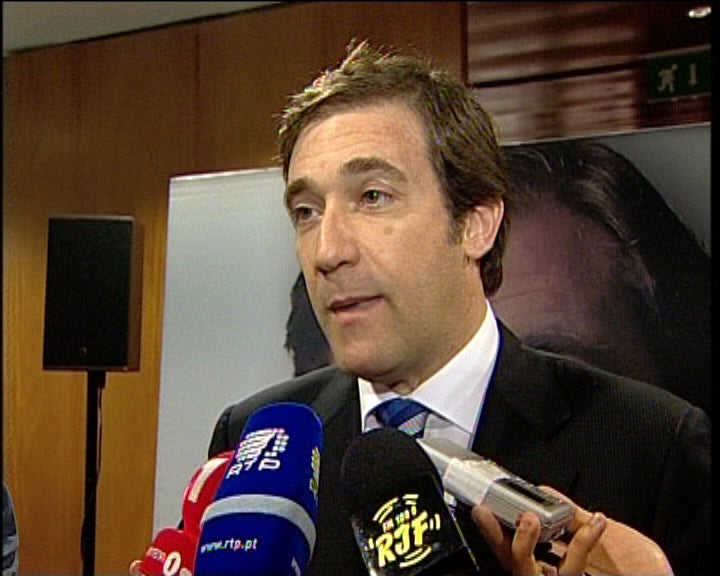 Candidatos à liderança do PSD criticam Almeida Santos