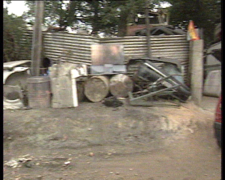 Desmantelamento de ferro velho no Porto