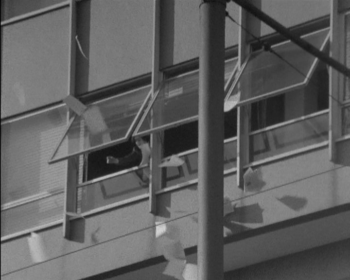 Destruição de sede do CDS