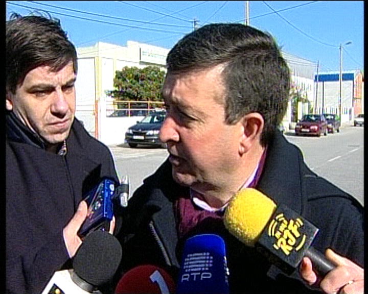 Proud Moments em dificuldades