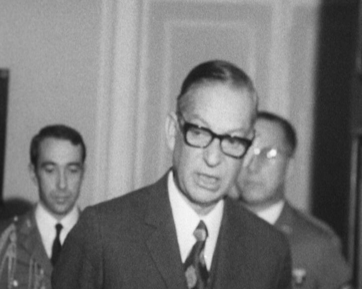 Secretário de Estado do Exército recebe cumprimentos de oficiais do Exército