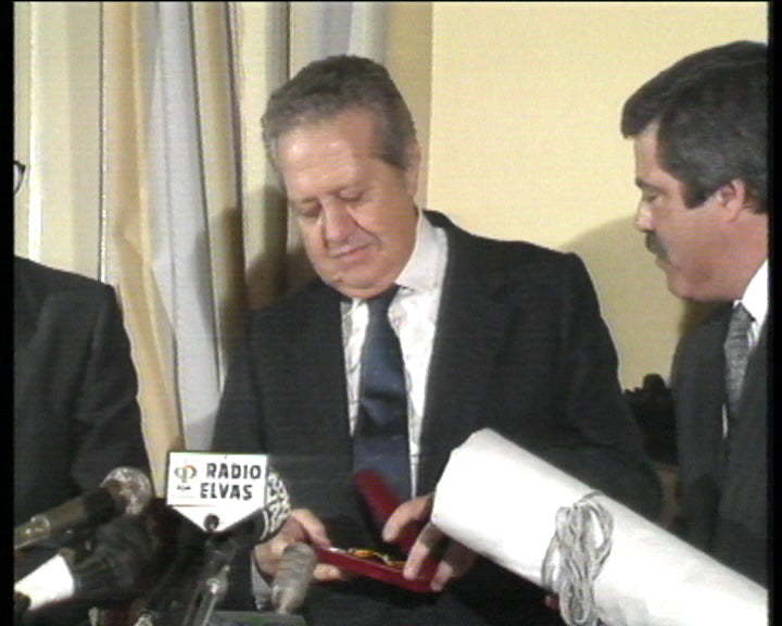 Mário Soares recebe a medalha de ouro da cidade de Portalegre