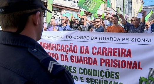 Guardas prisionais em protesto