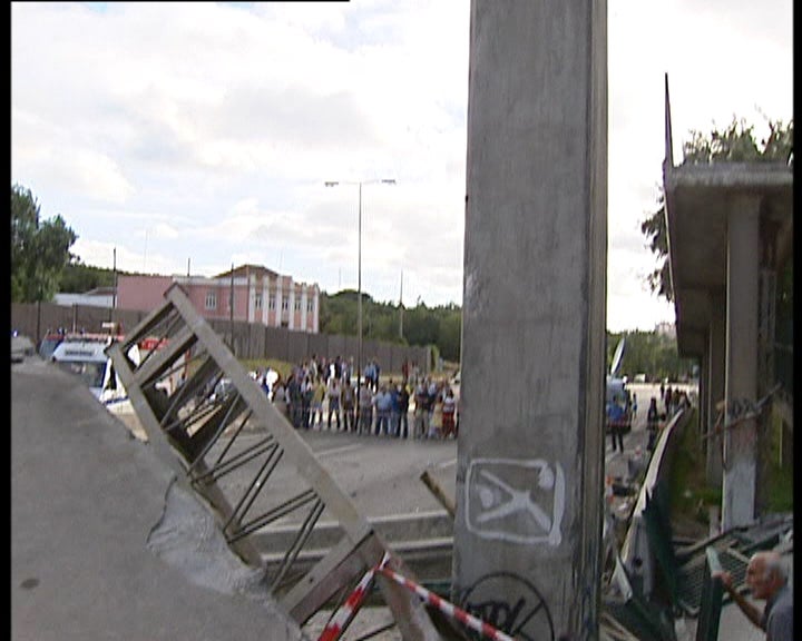 Queda de Ponte Pedonal