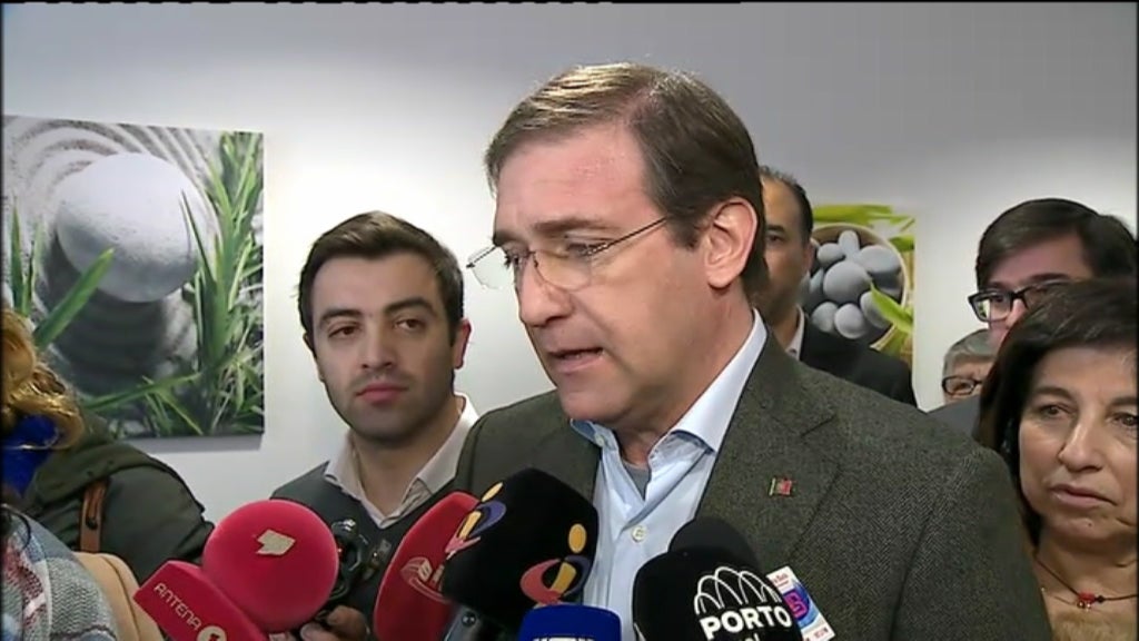 Passos Coelho critica política do Governo