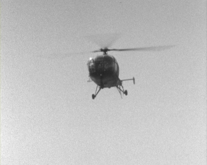 Porta-helicópteros inglês em Lisboa