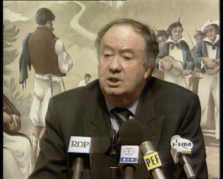 Críticas de Alberto João Jardim