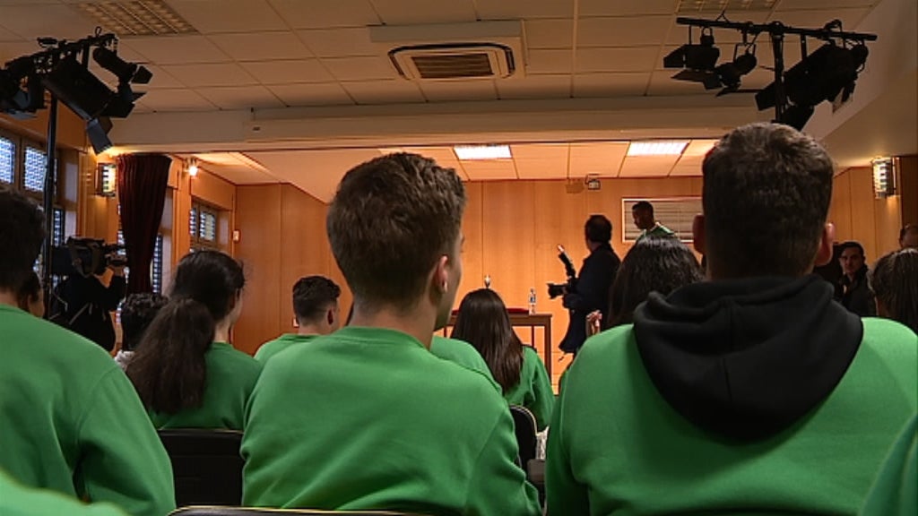Futebol: José Semedo visita escola