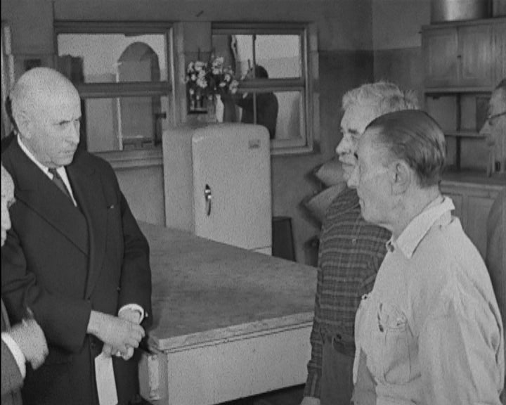 Visita de Américo Tomás à Casa dos Pobres de Cascais