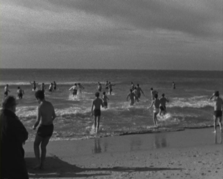 Banho de Ano Novo em Carcavelos