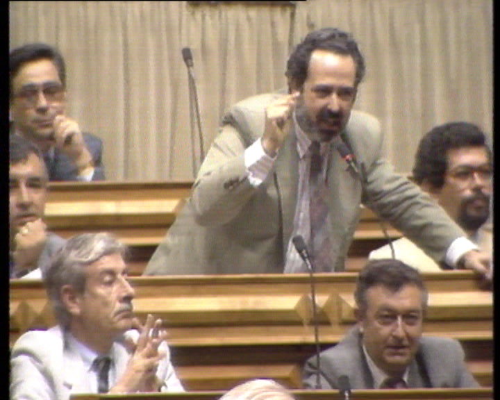 Helena Roseta acusa o governo