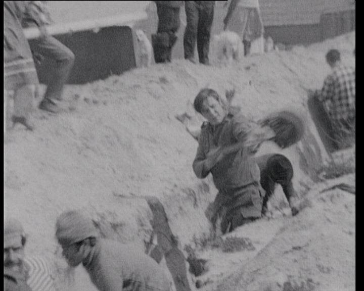 Construção de vala na Ilha de Faro