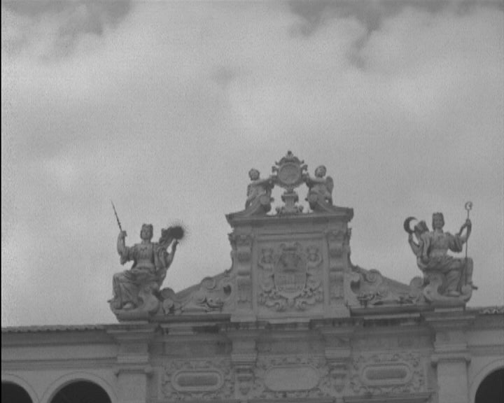 Turistas russos visitam Évora