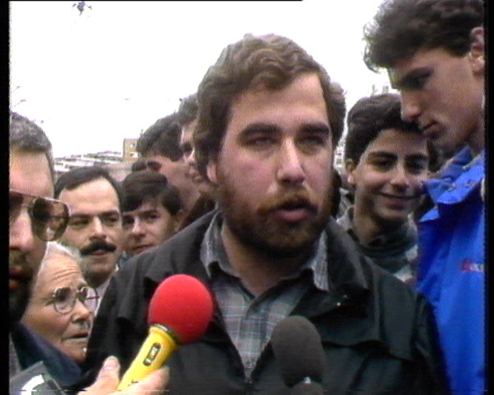 Ocupação de linha férrea por populares em Queluz