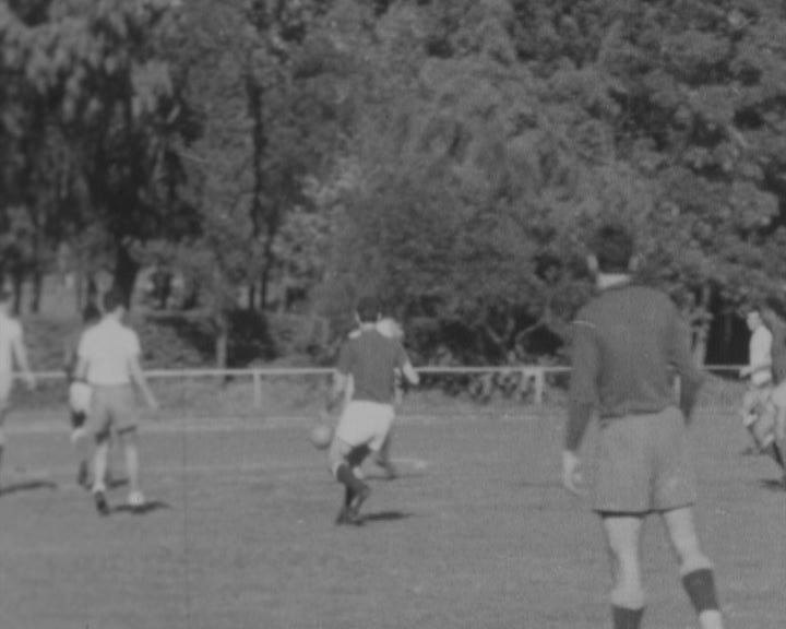 Futebol: treino da seleção militar