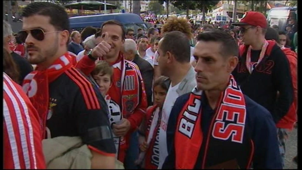 Adeptos do Benfica festejam vitória do clube na Madeira