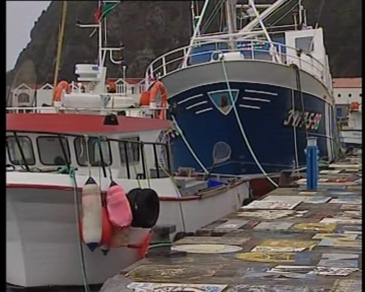 Estragos no Porto da Horta
