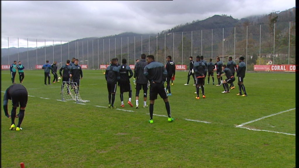 Futebol: treino do Nacional