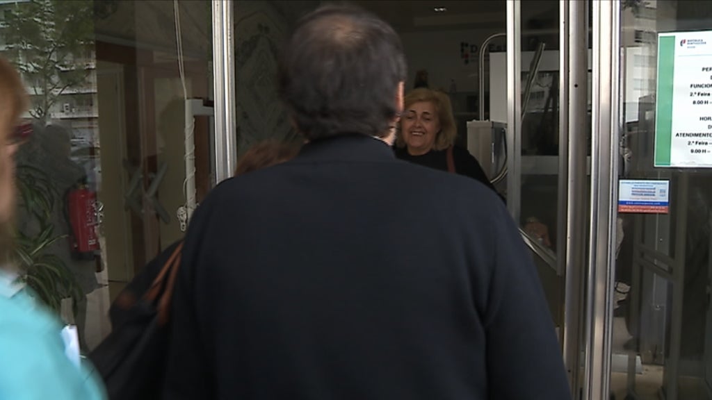 Professores entregam requerimentos para a pré-reforma