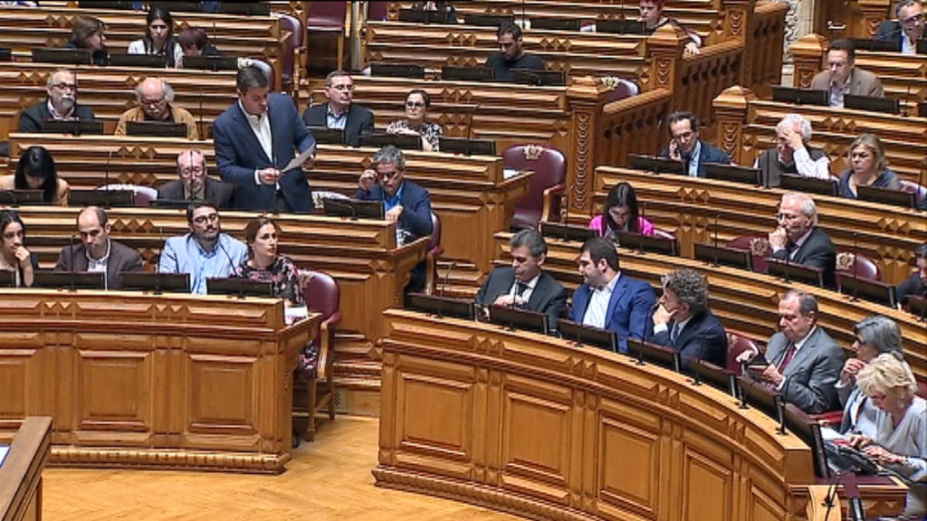 Chumbo do reforço da contratação coletiva do PCP e BE