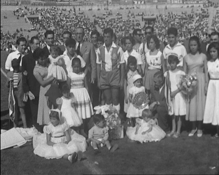 Futebol: Homenagem a Virgílio no Estádio das Antas