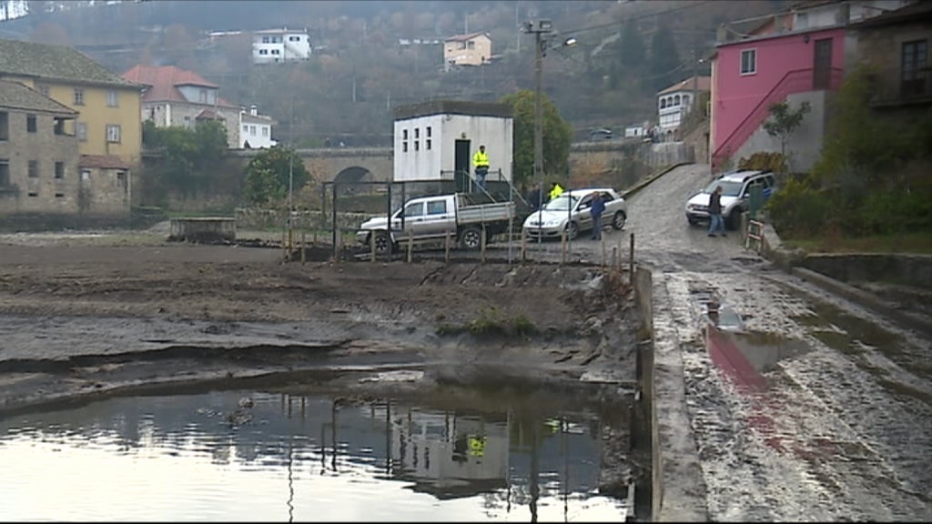 Poluição no rio Alva