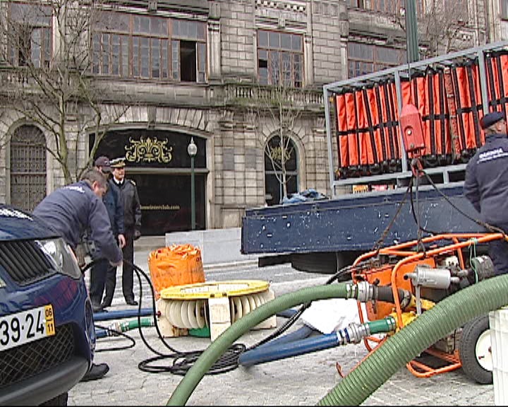 Simulacro da protecção civil no Porto
