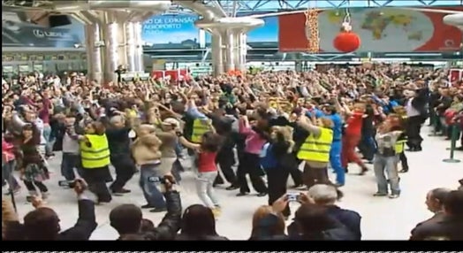 Flashmob no aeroporto de Lisboa