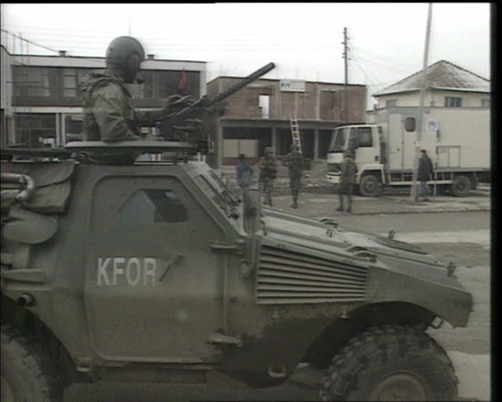 Portugueses regressam do Kosovo