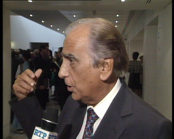 Reações à decisão do Governo sobre hipermercados