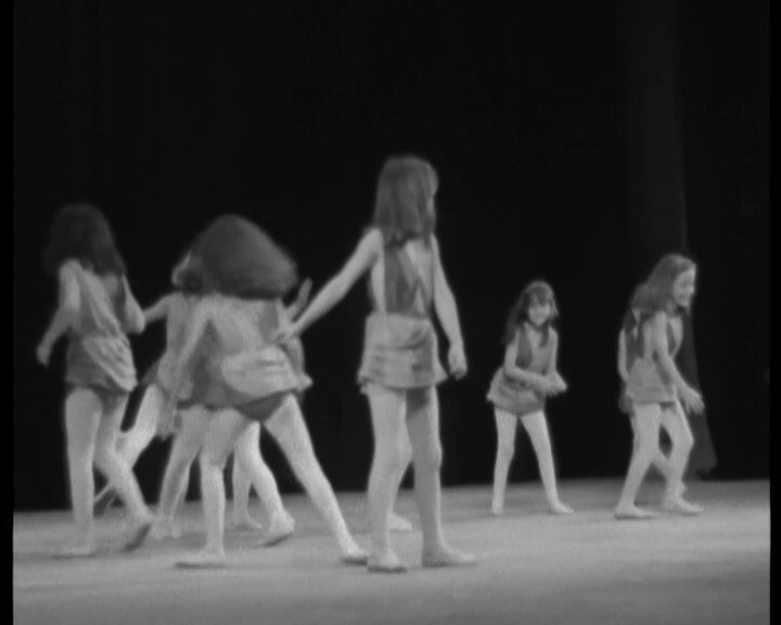 Bailado das alunas da Escola Guilhermina Villas-Boas