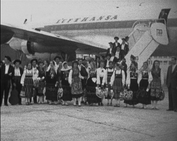 Partida de grupos folclóricos para a Alemanha