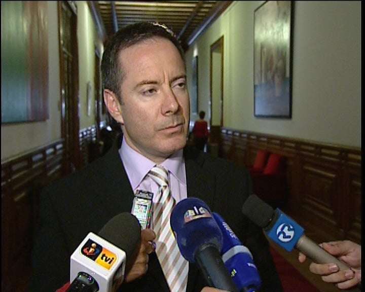 Ministra da Educação condenada a pagar multa