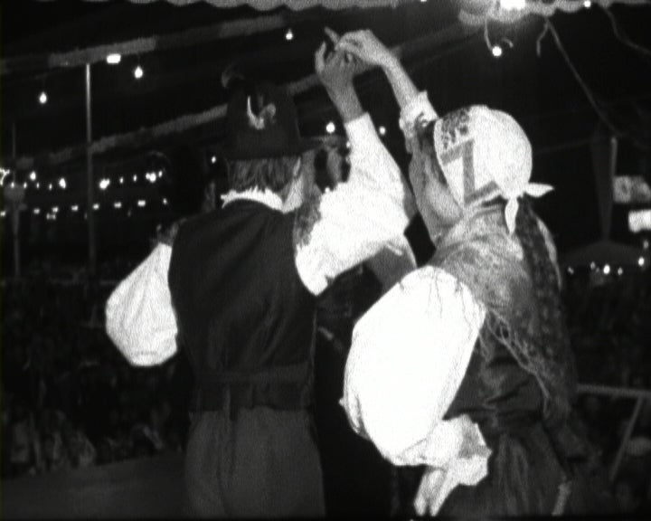 Noite de folclore internacional