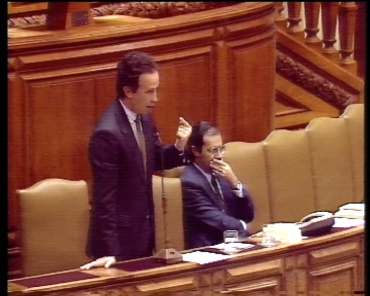 Debate parlamentar sobre o Teatro São Carlos