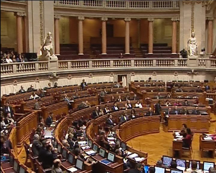 Debate sobre subsídio de desemprego na AR