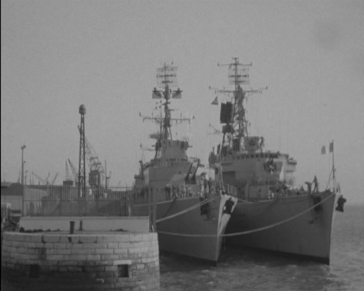 Chegada de frota naval de guerra francesa a Lisboa