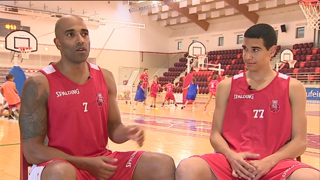 Basquetebol junta pai e filho