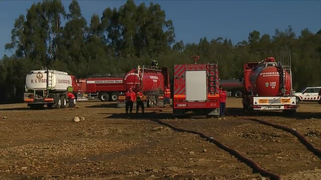 Transporte de água para a barragem de Fagilde