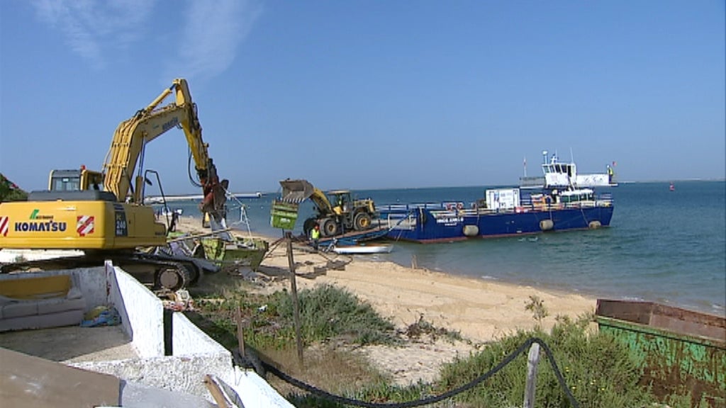 Demolições na ria Formosa