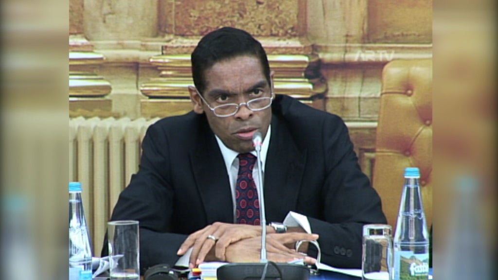 Suspeitas sobre Álvaro Sobrinho